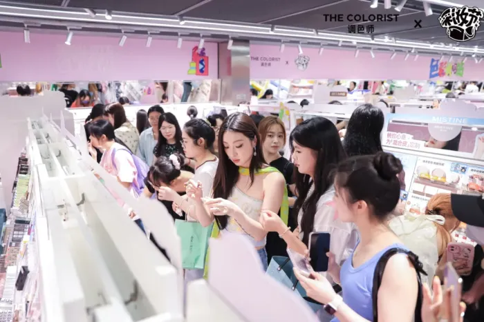 调色师打造了一个彩妆节，联动多家品牌实现“彩妆增量”